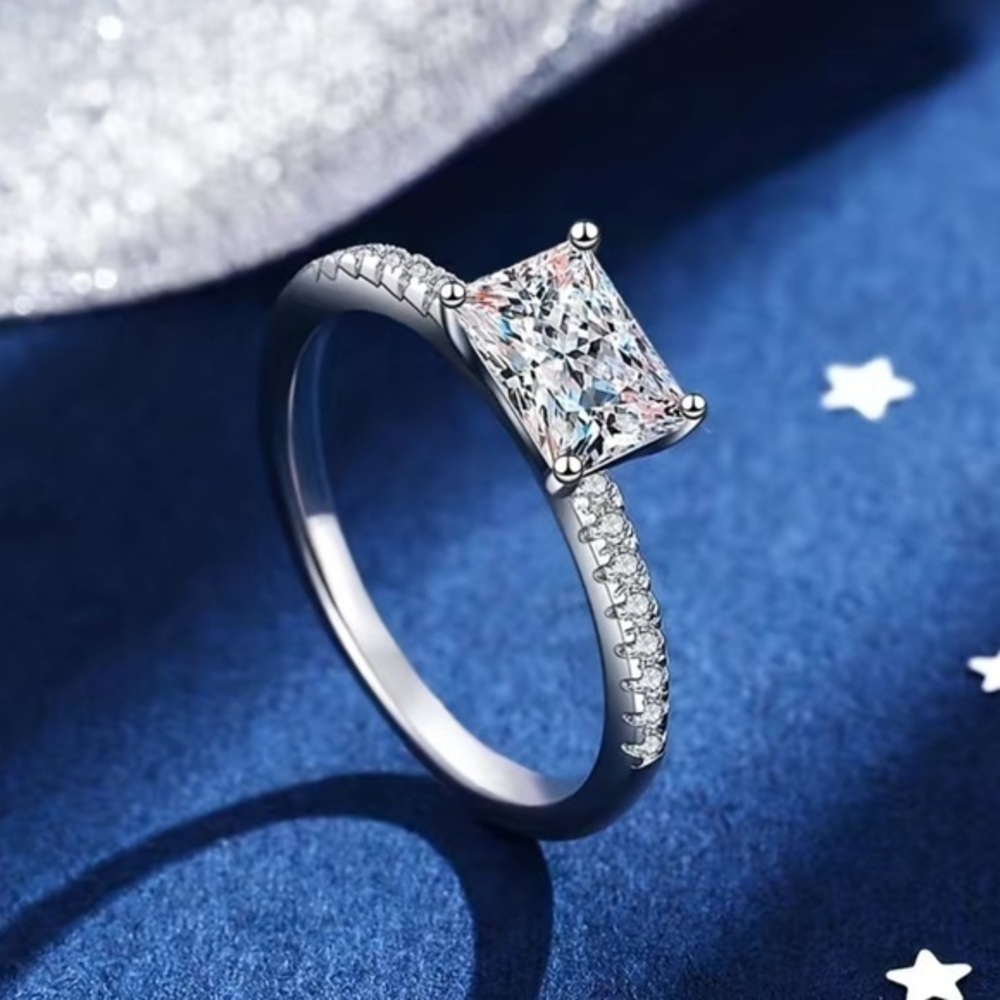 S925 Silver Emerald Cut 1CT Moissanite Engagement/Promise Ring